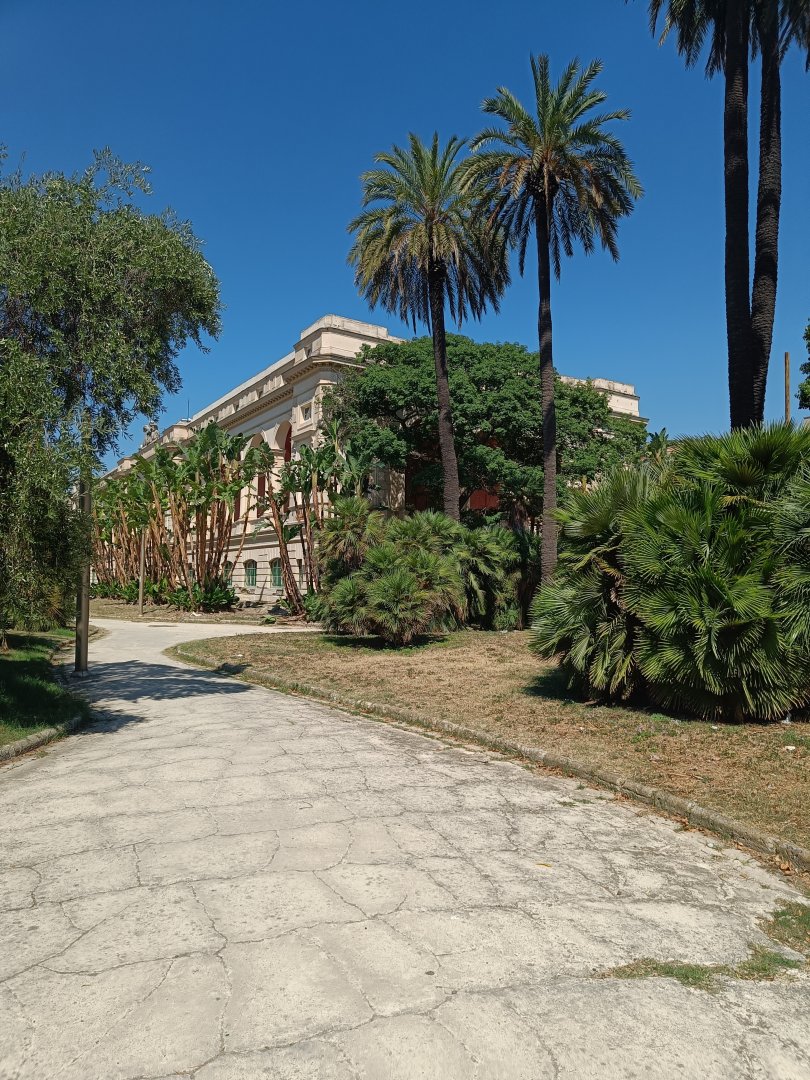 Acquario di Napoli - View towards Stazione Zoologica from Villa Communale park