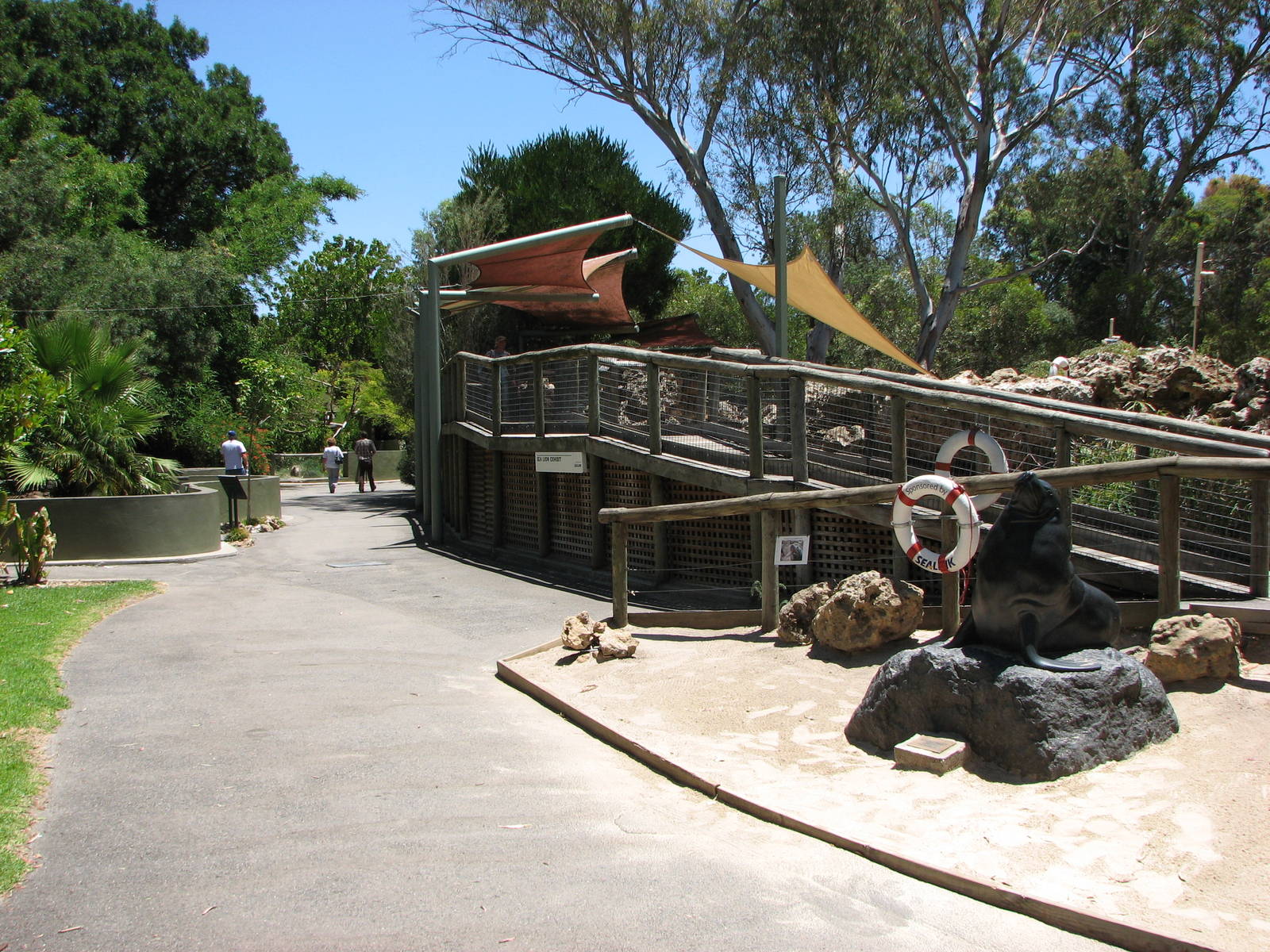 Adelaide Zoo 2008 - Boardwalk leading up to the Australian Sea Lion exhibit