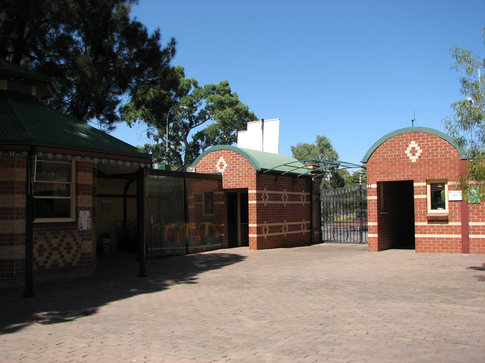 Adelaide Zoo 2008 - Historic main gate from inside the zoo
