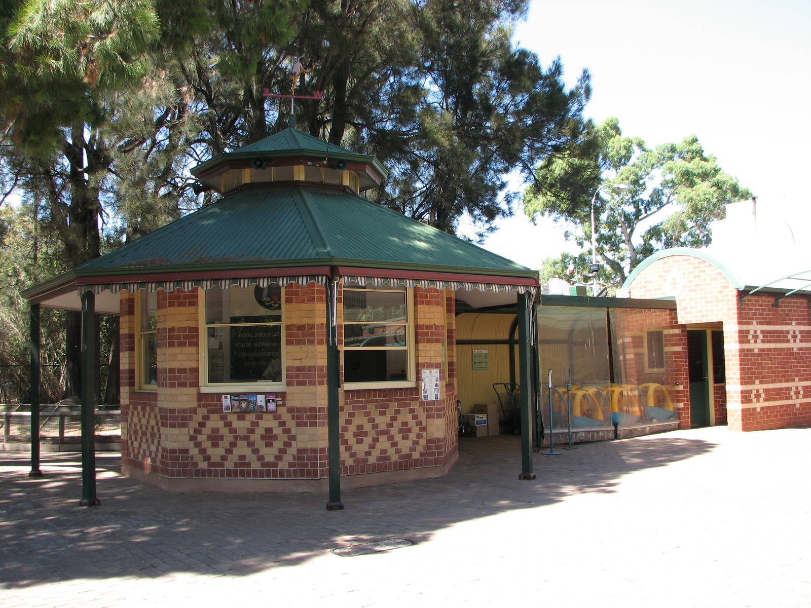 Adelaide Zoo 2008 - Information booth