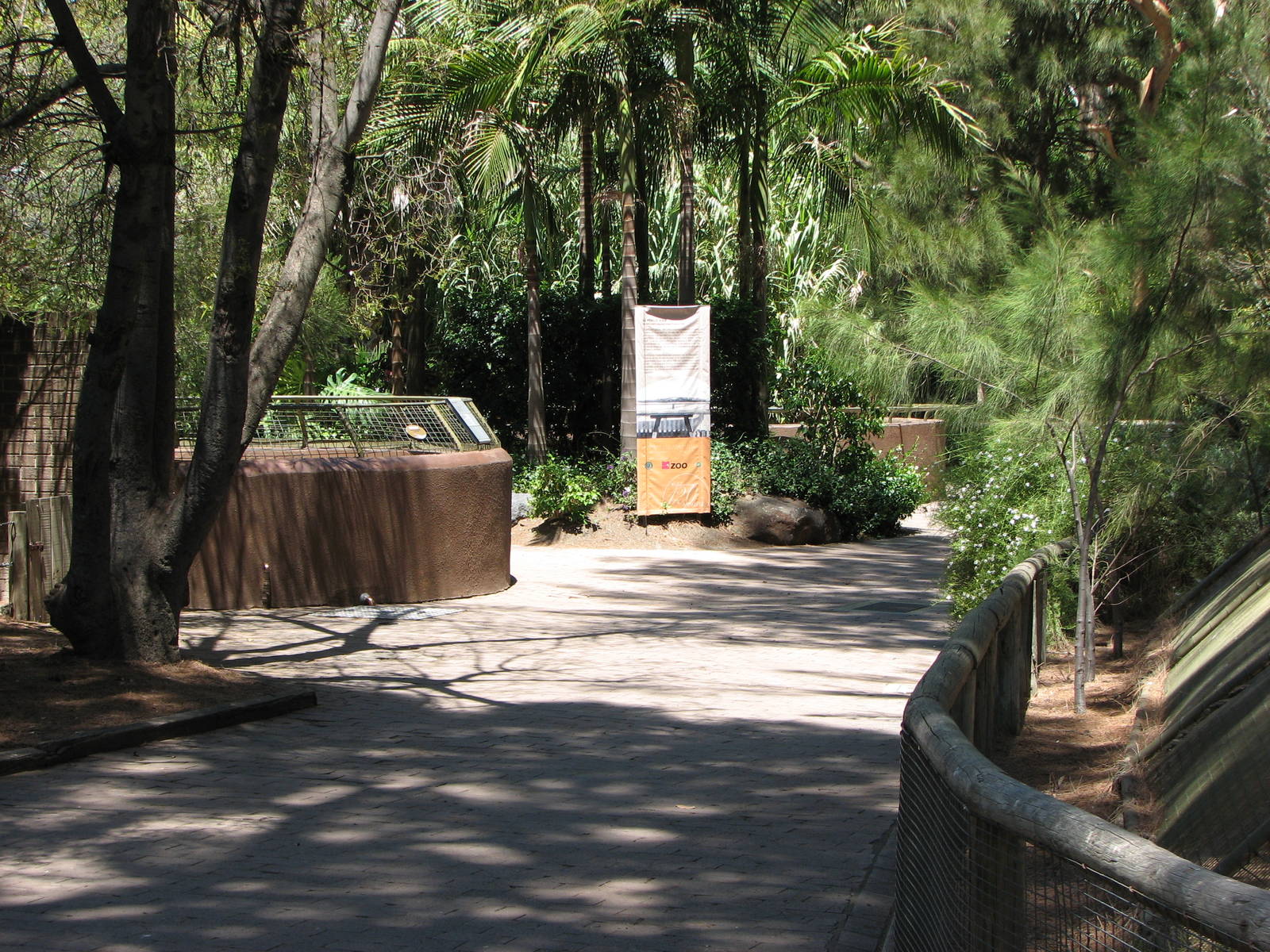 Adelaide Zoo 2008 - Looking towards the Reptile House
