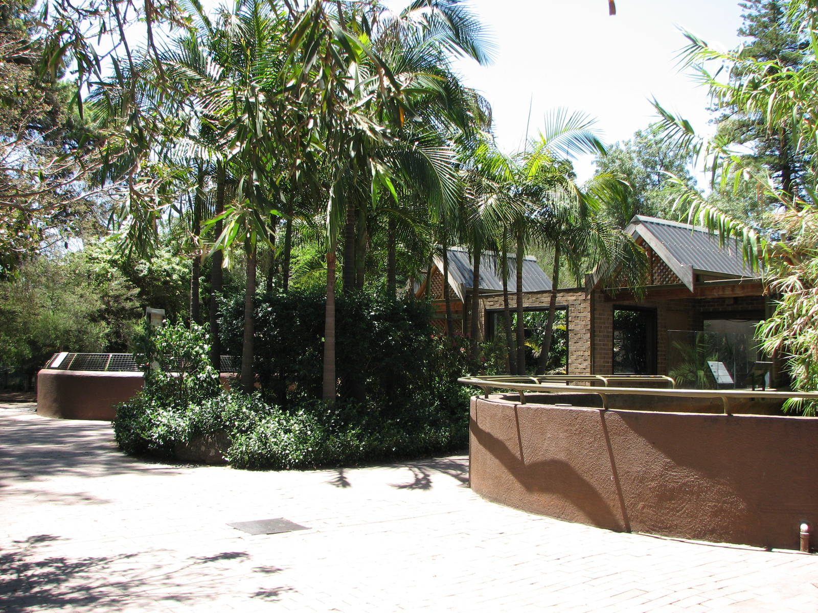 Adelaide Zoo 2008 - The Reptile House from the pathway