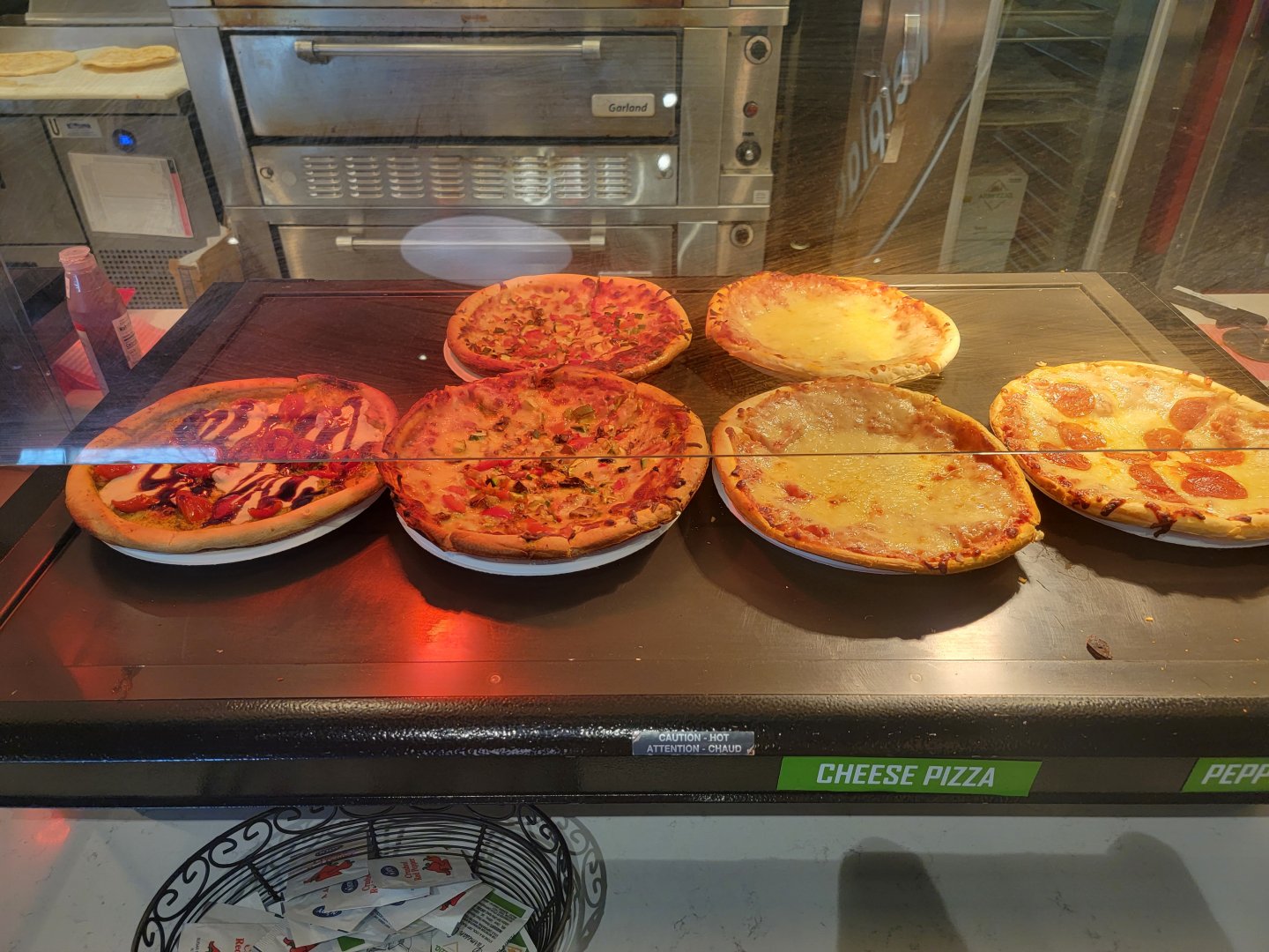 Adventure Aquarium - Best-looking zoo pizzas I've seen, with options beyond cheese/pepperoni