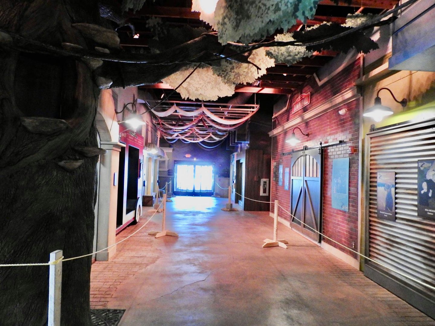 Adventure Cove July 2020: Main Hallway of Animal Ambassador Building