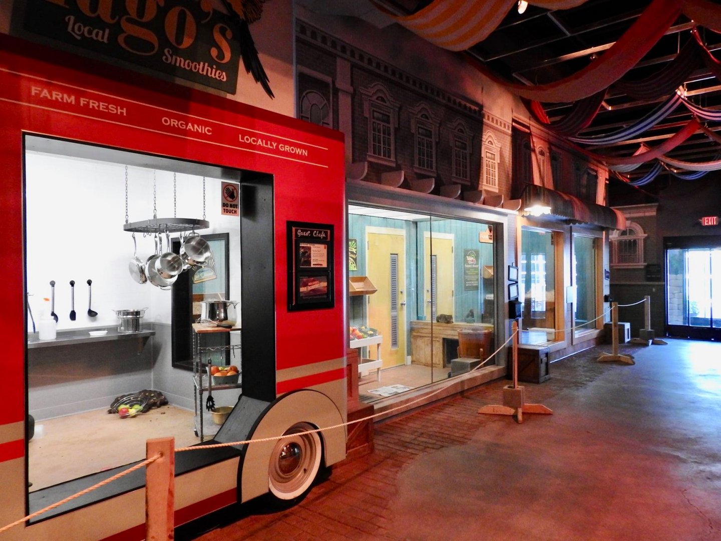 Adventure Cove July 2020: Smoothie Shop and Market Themed Exhibits