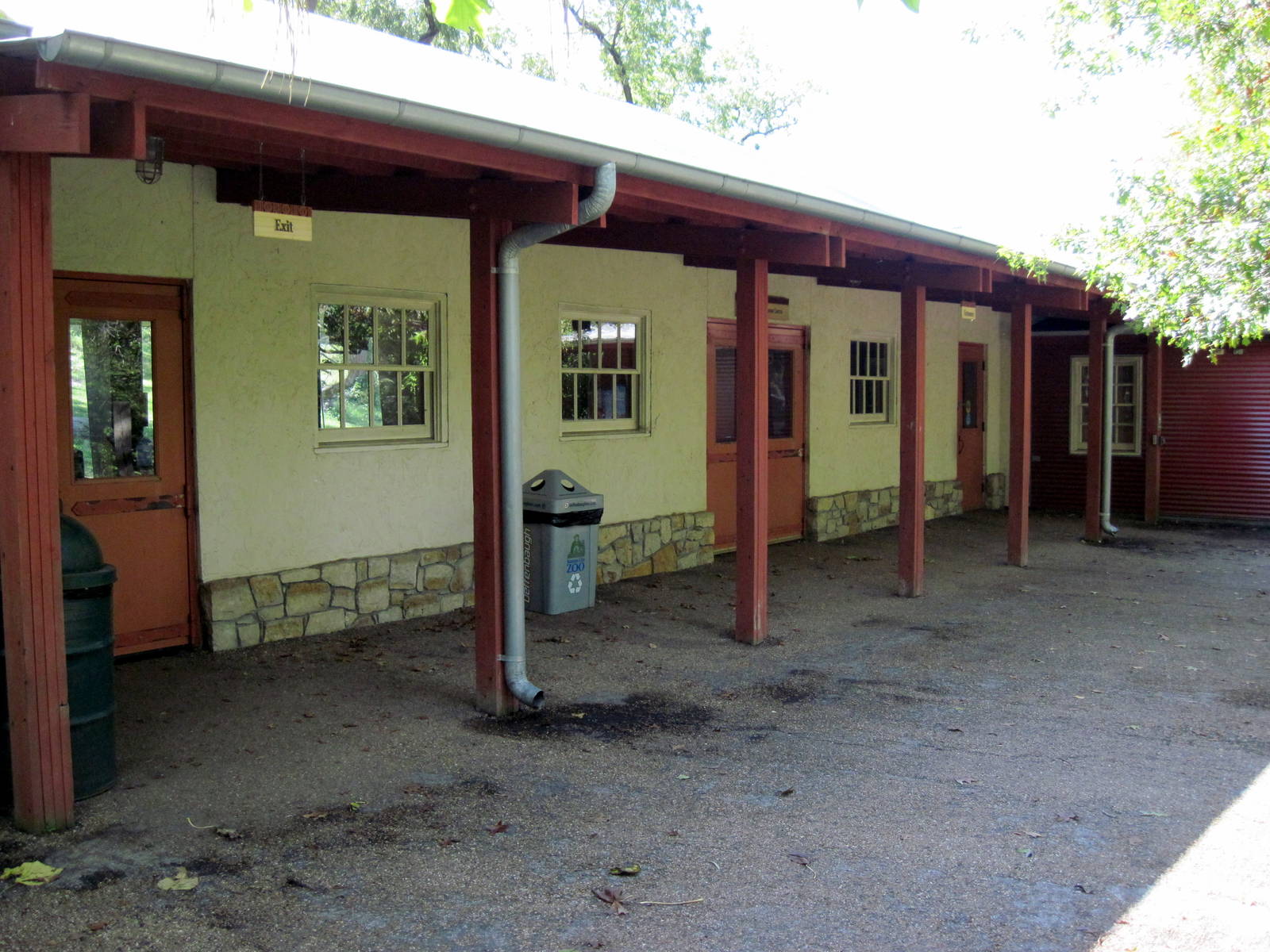 Africa-Chimpanzee Viewing Shelter