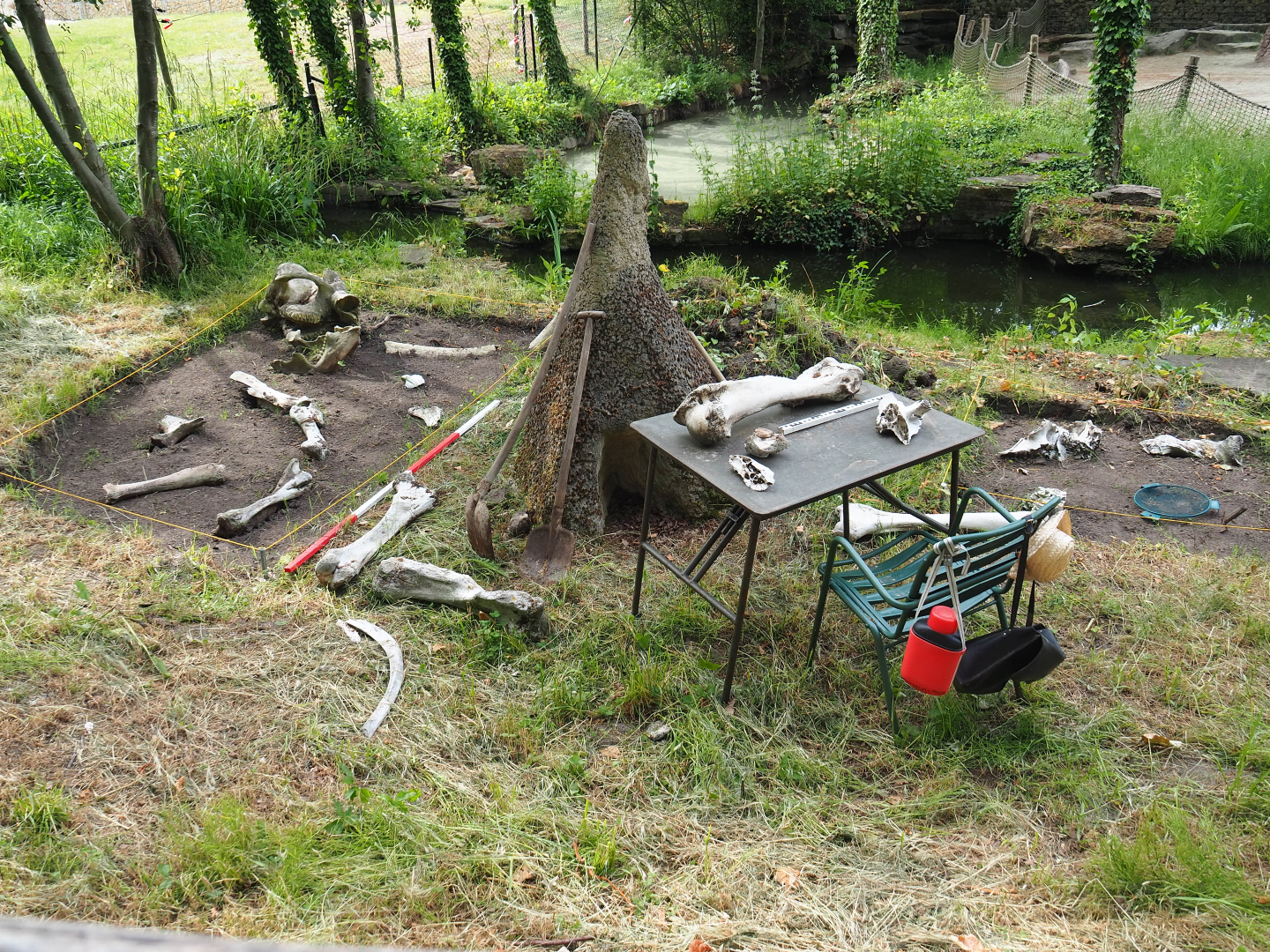African area theming - Elephant skeleton dig site, 2020-05-23