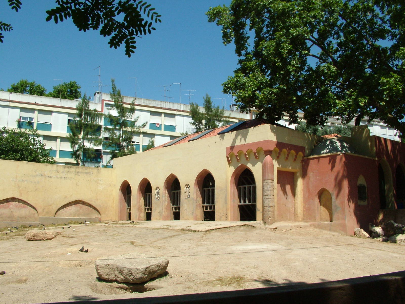 African Elephant House at Lisbon Zoo, 24/05/11