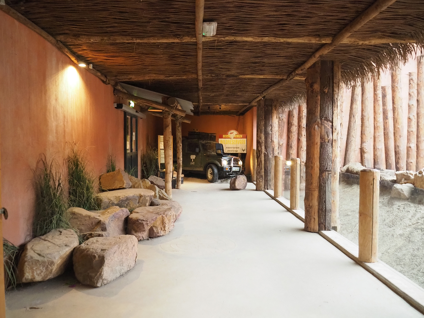 African elephant house visitor area, 2022-06-12