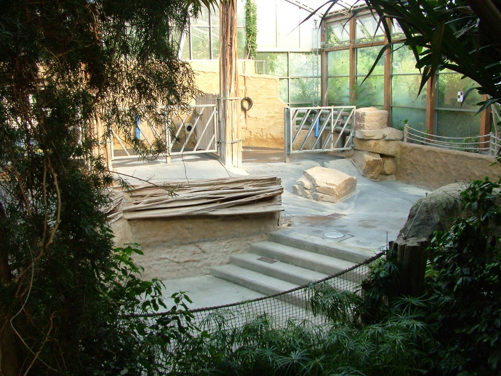 African Elephant Indoor Exhibit at Dresden, 29/08/12