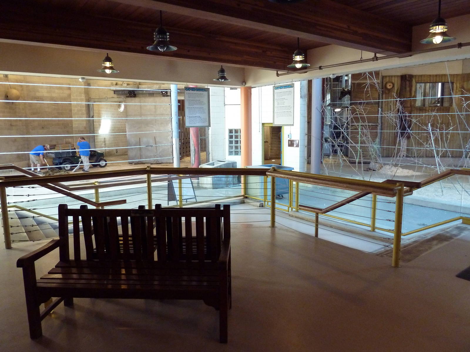 African Elephant/Masai Giraffe Barn