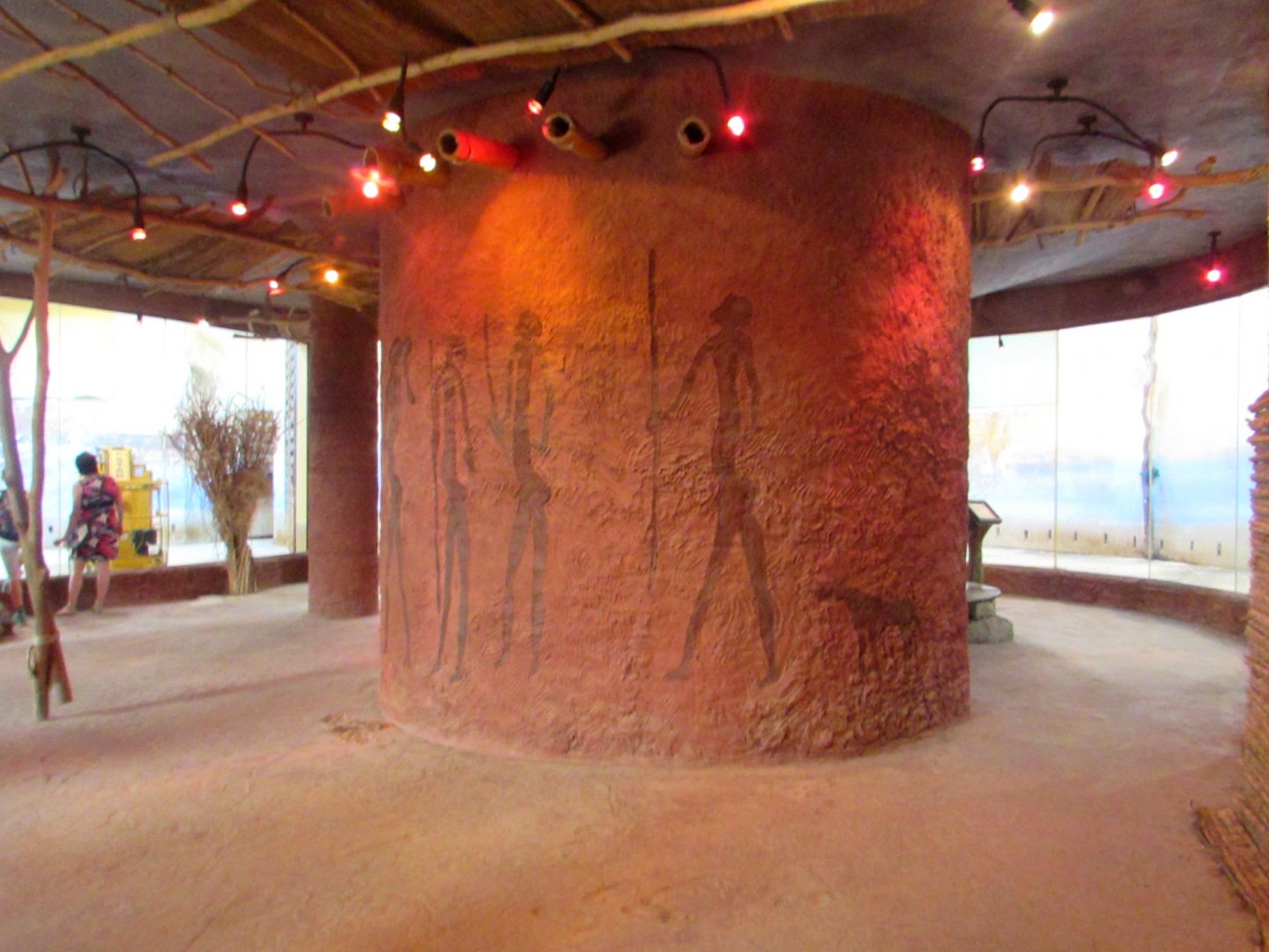 African House indoor. Central part and Giraffe indoor exhibit. - July/2017