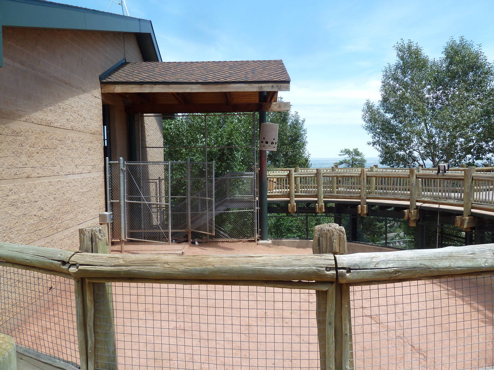 African Rift Valley - Exhibit with 20 Giraffes (side yard)
