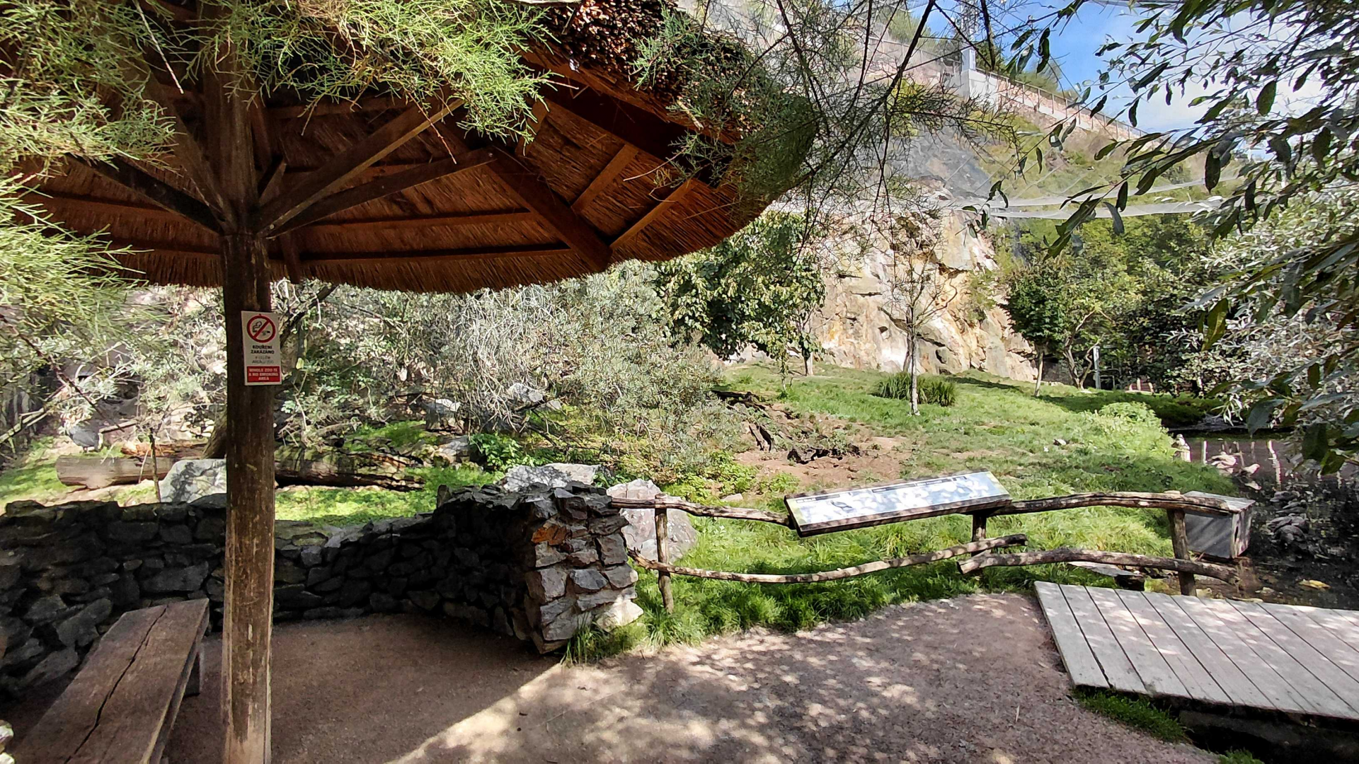 African rocks walkthrough aviary