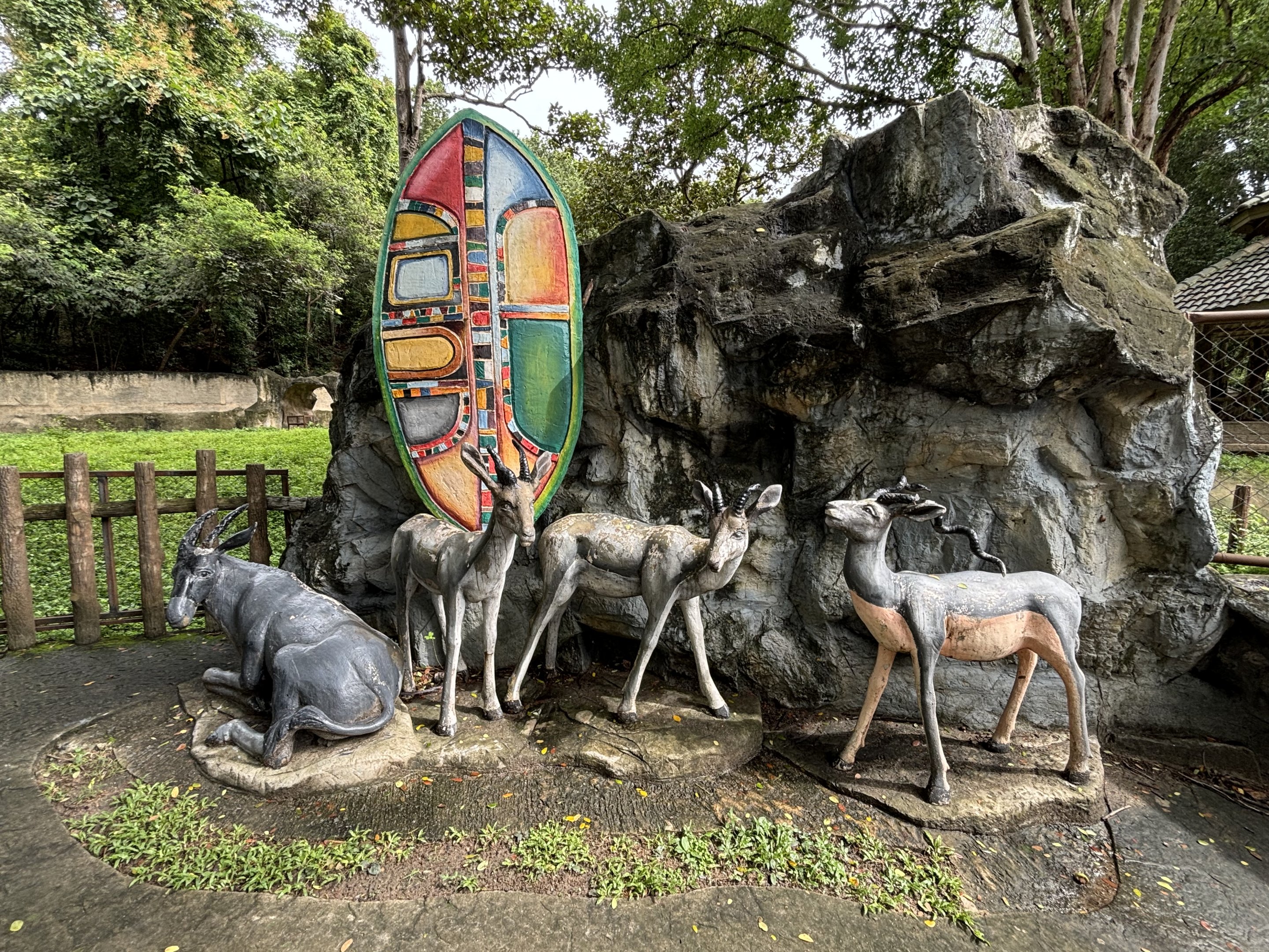 African Savanna - statues