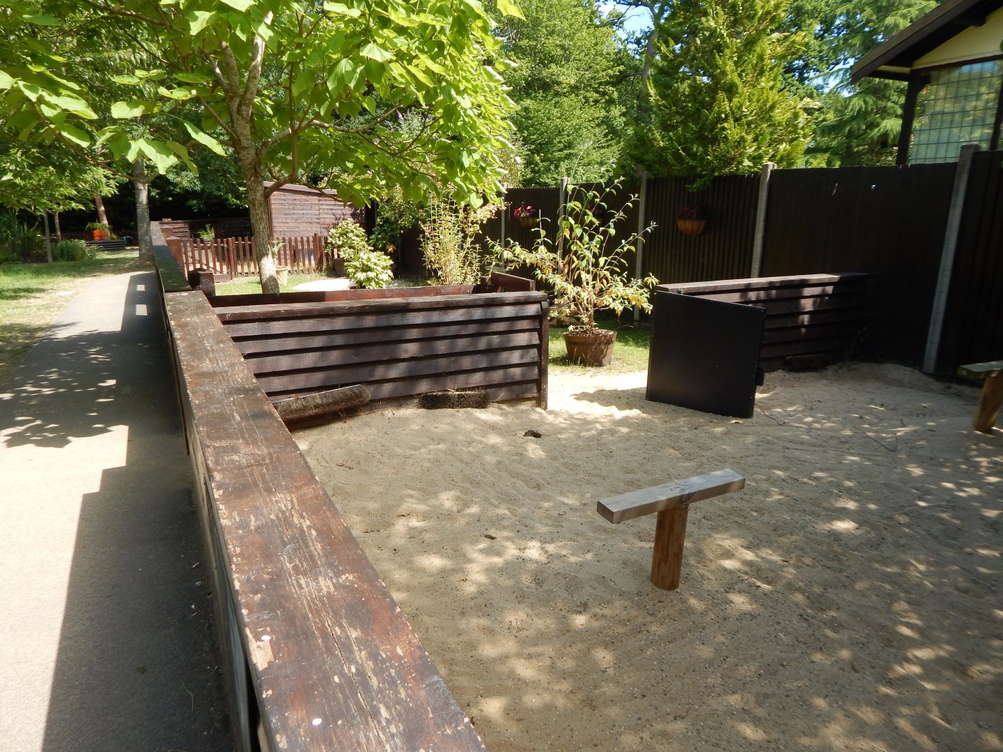 African spurred tortoise enclosure 100722