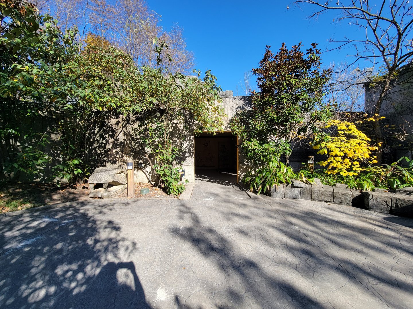 Akron Zoo - Entrance to Patagonian mara, bat building