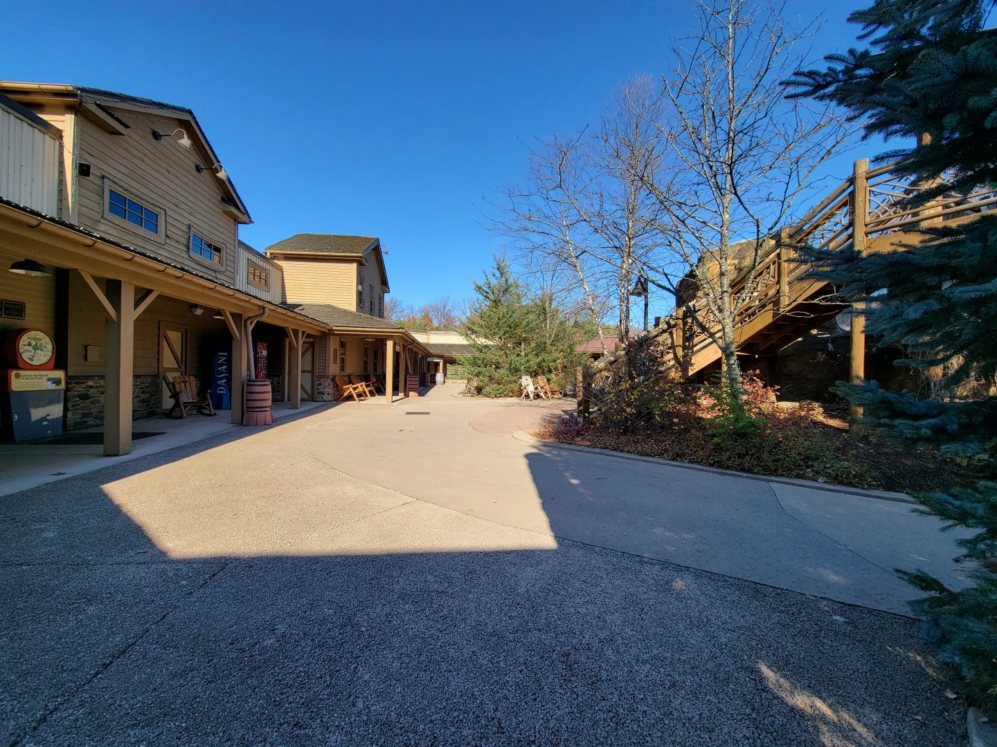 Akron Zoo - Grizzly Ridge main area