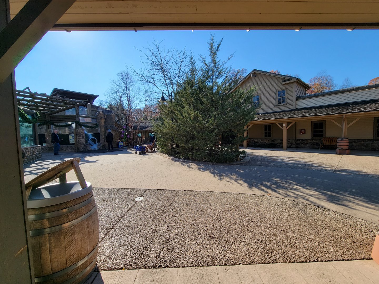 Akron Zoo - Grizzly Ridge rotunda