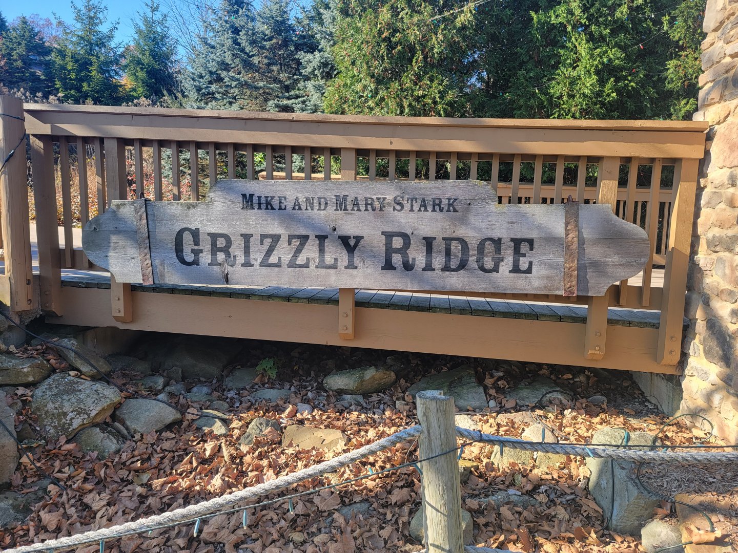 Akron Zoo - Grizzly Ridge sign