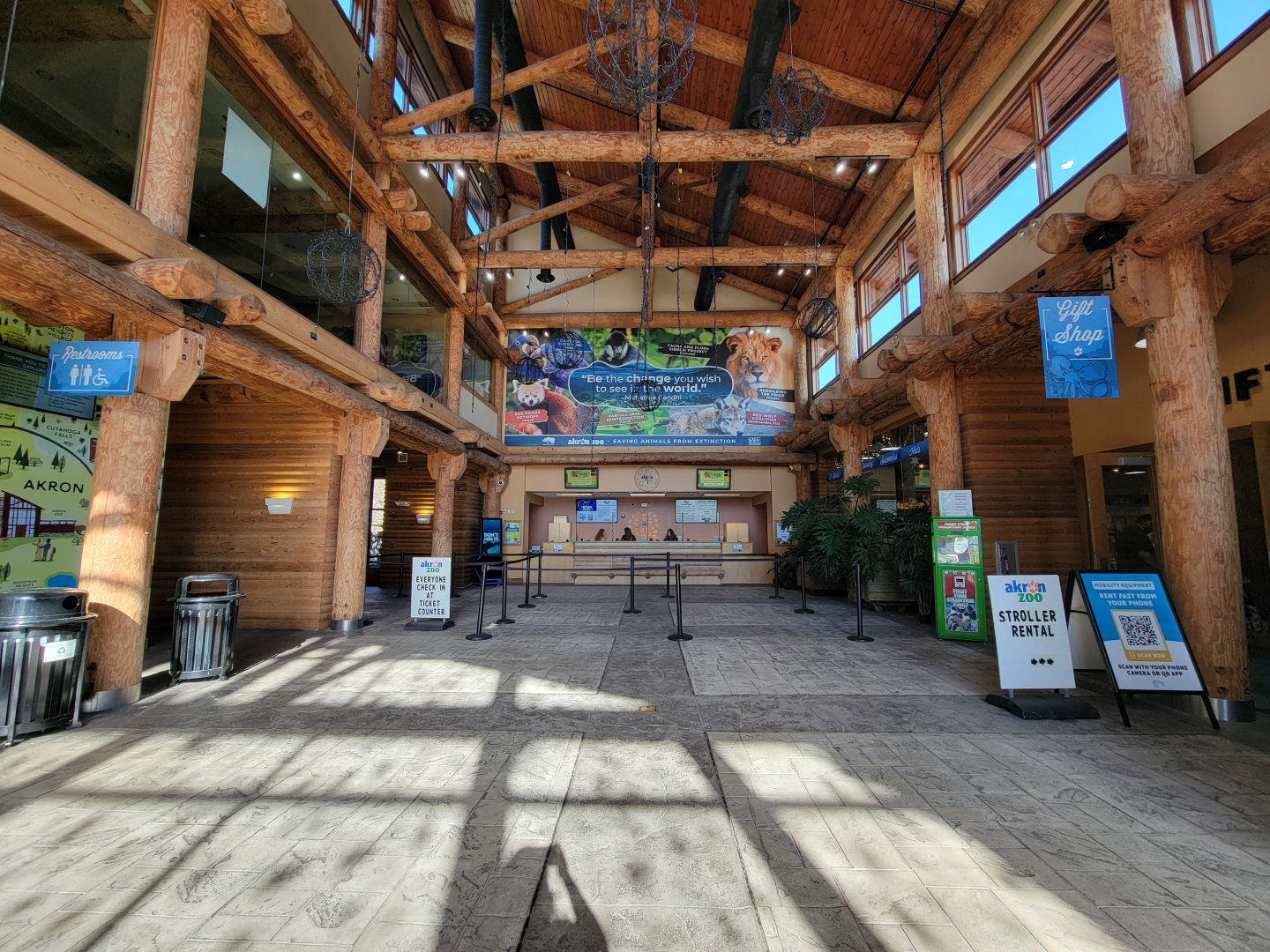 Akron Zoo - Inside entrance / ticket booth