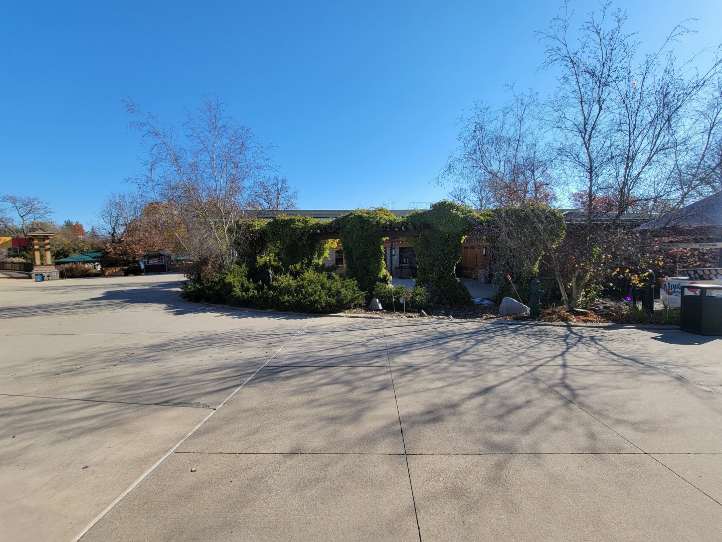 Akron Zoo - Outdoor seating area for restaurant