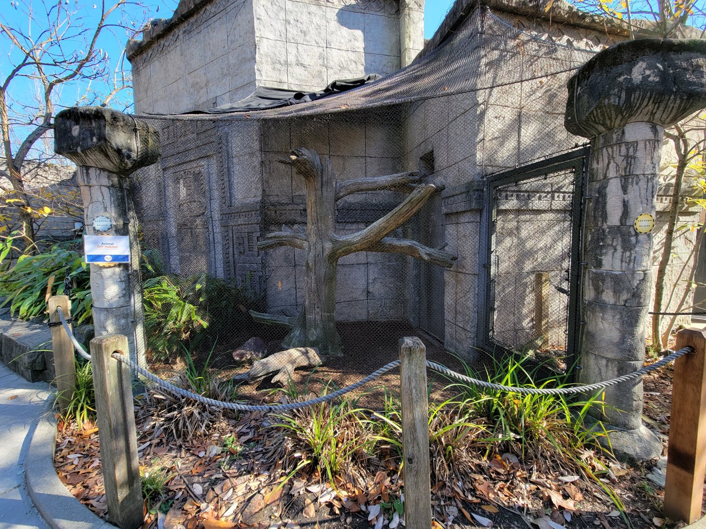 Akron Zoo - Seasonal habitat, empty on my visit