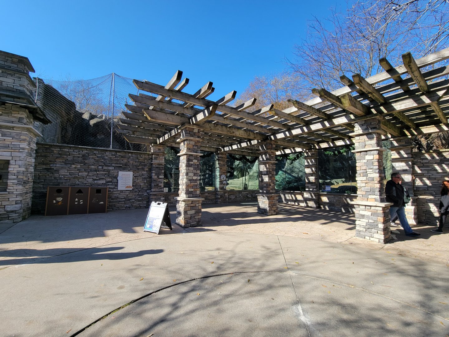 Akron Zoo - Snow leopard exhibit