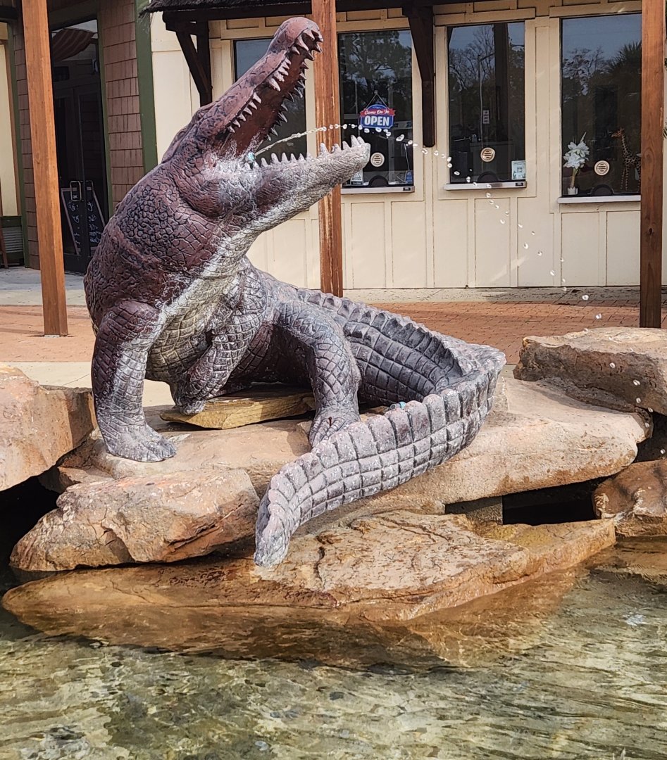 Alabama Gulf Coast Zoo - Alligator fountain