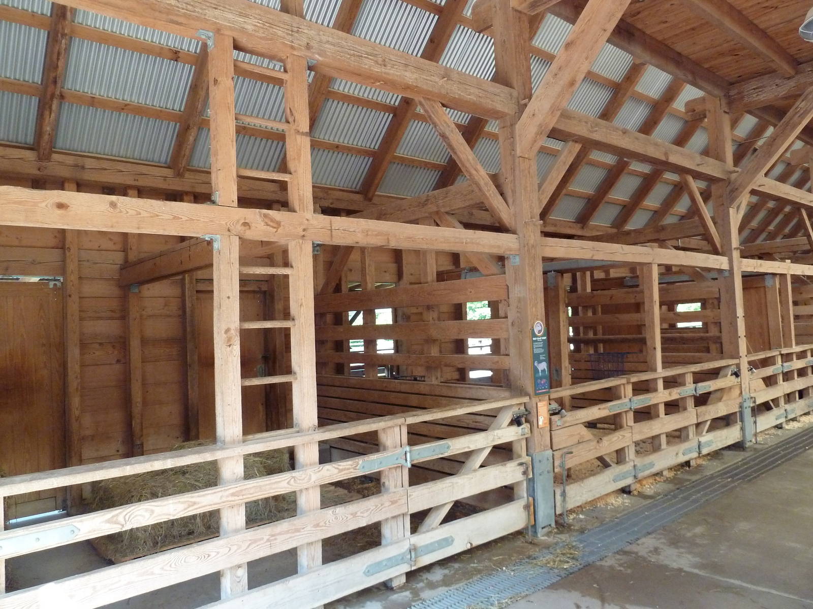 Alabama Wilds - Barn Exhibits