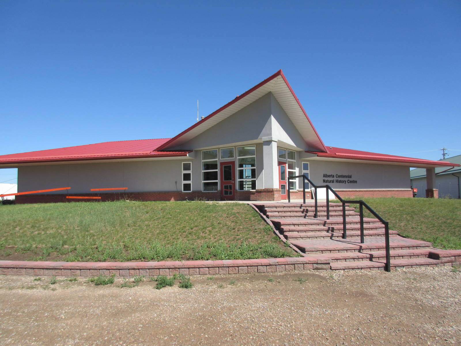 Alberta Birds of Prey Centre - Alberta Centennial Natural History Centre