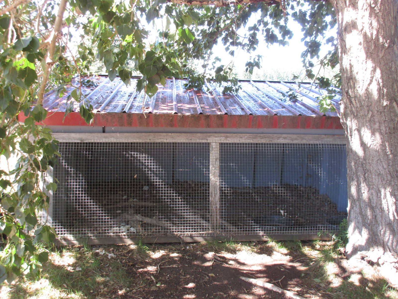 Alberta Birds of Prey Centre - Empty Exhibit