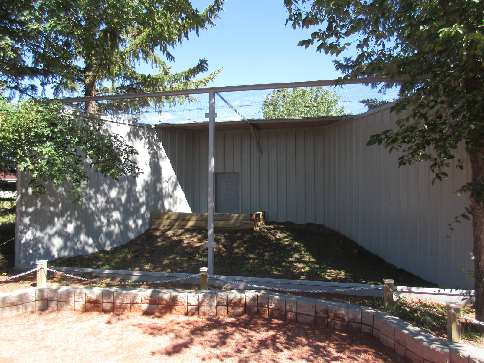 Alberta Birds of Prey Centre - Empty Exhibit