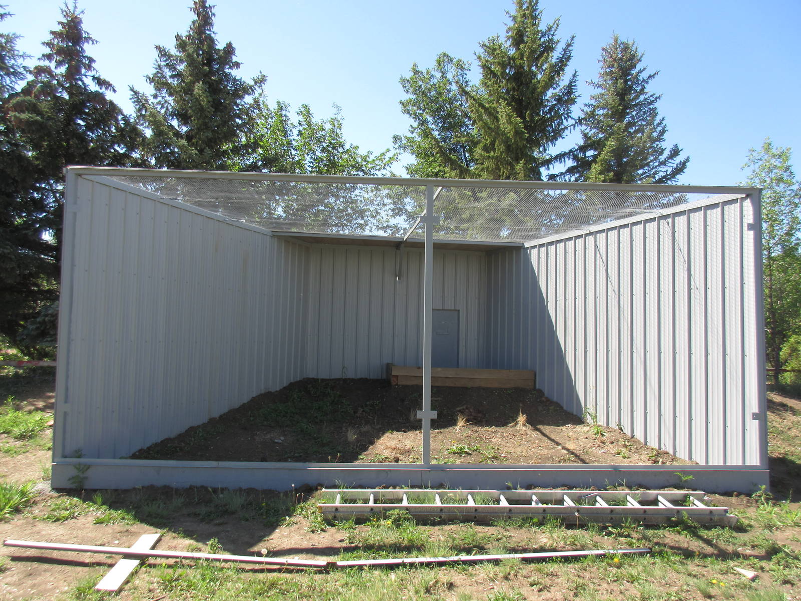 Alberta Birds of Prey Centre - Empty Exhibit