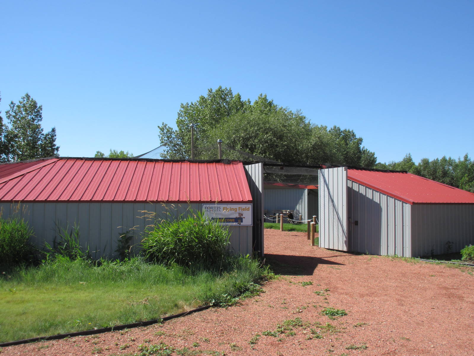 Alberta Birds of Prey Centre - Tethered Bird Aviary