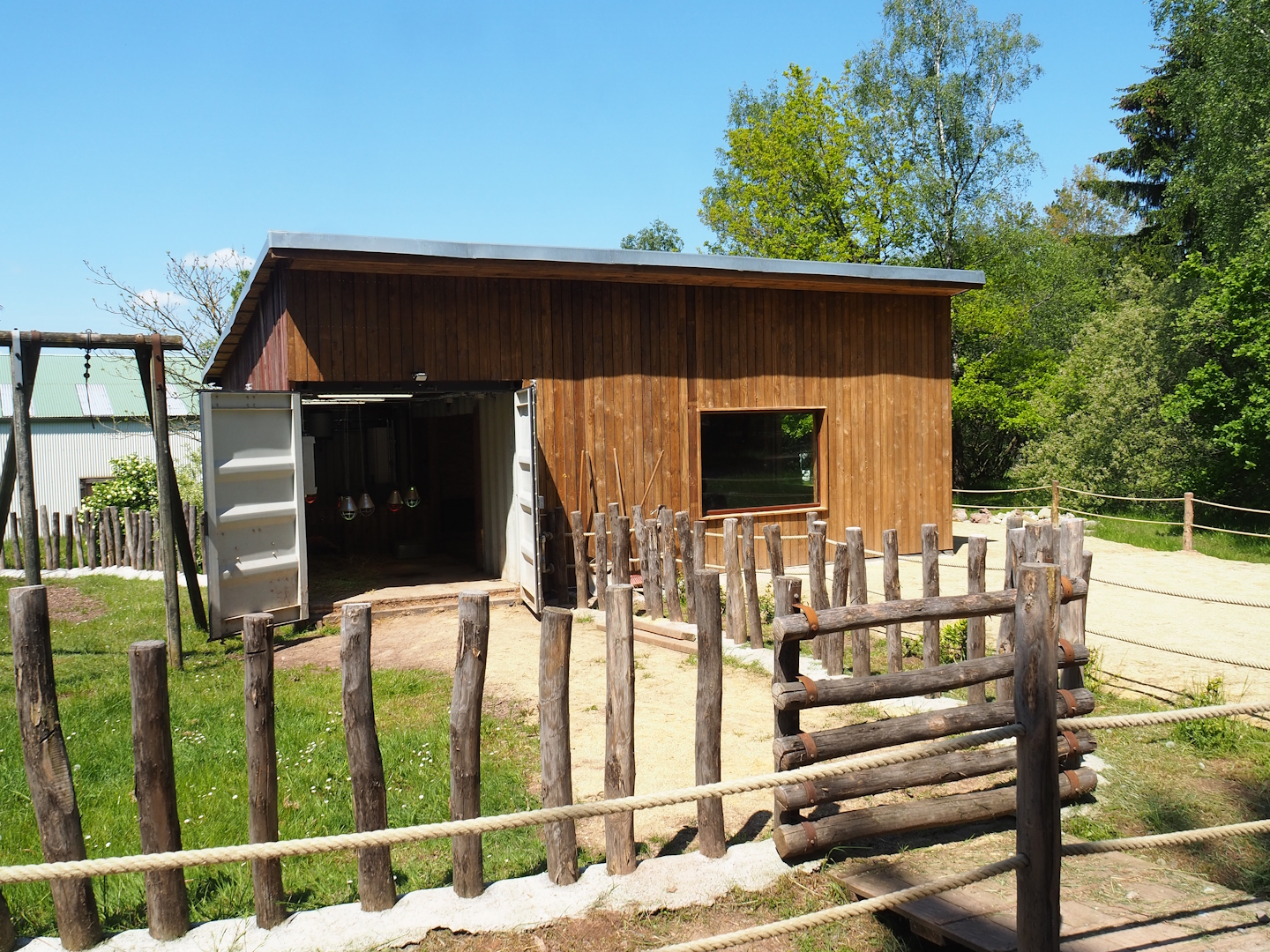Aldabra giant tortoise barn, 2023-05-19
