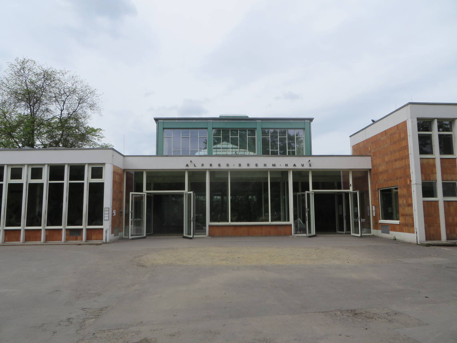 Alfred Brehm house - main entrance