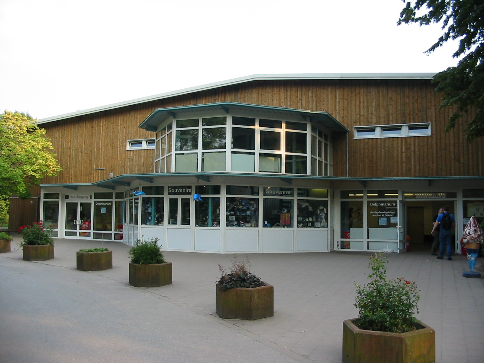 Allwetterzoo Munster 2004 - Outside the Sea Lion and Dolphin House