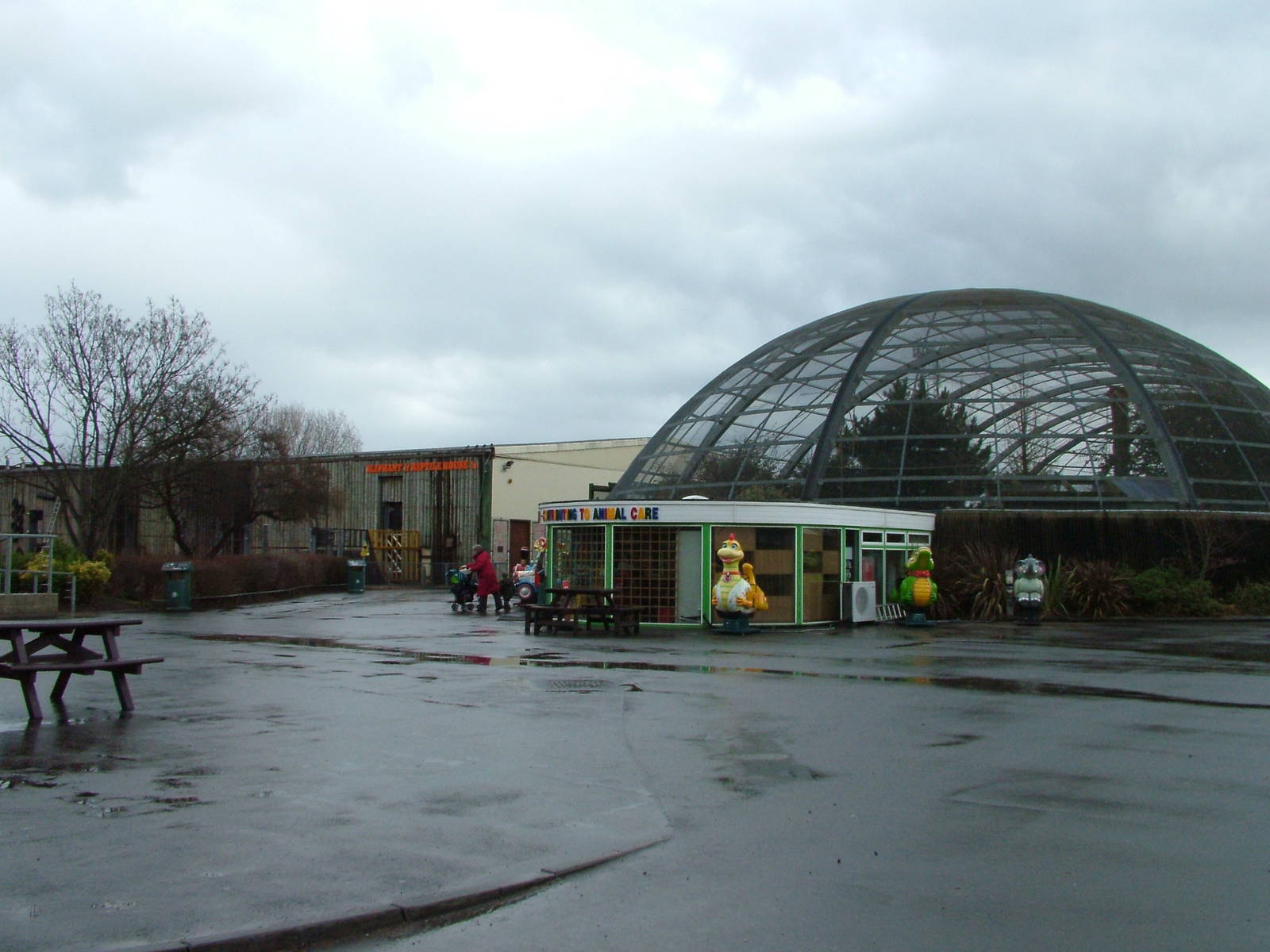 Amazonia and Elephant House at Blackpool 26/03/10