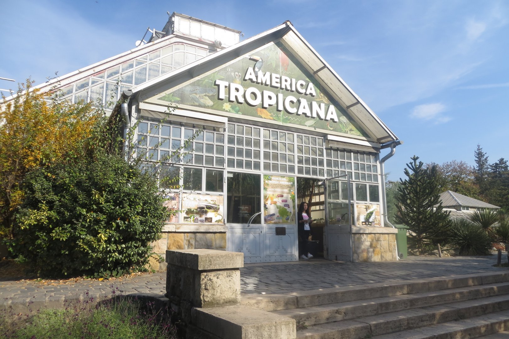 America Tropicana entrance 171018