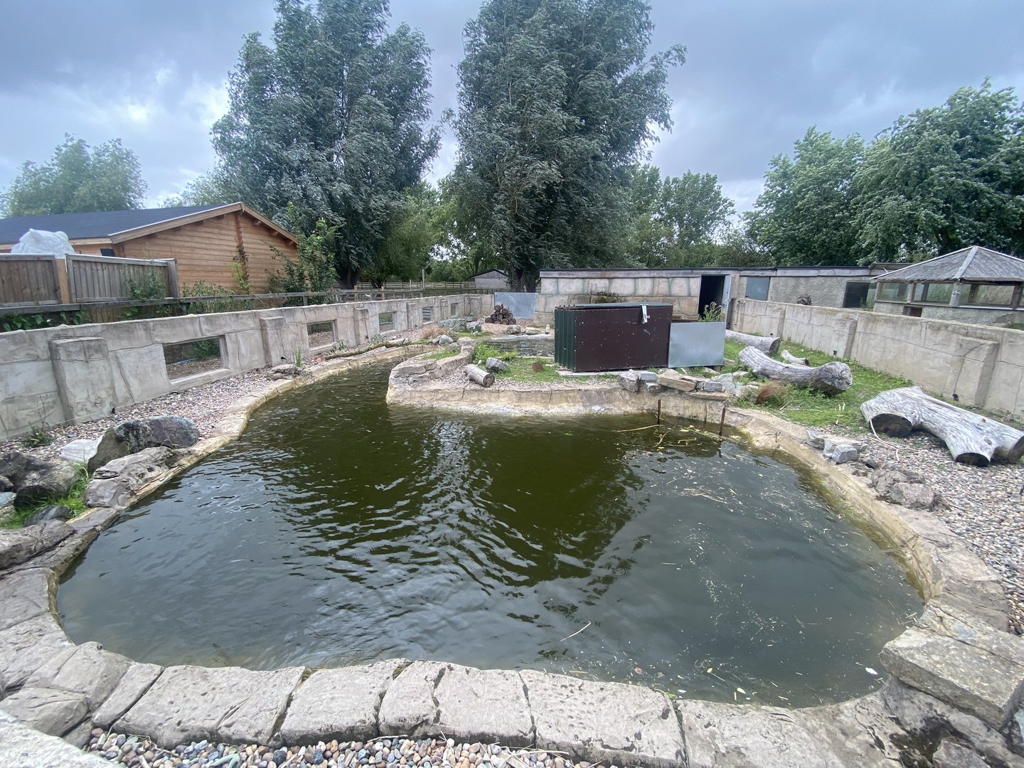American beaver enclosure 150723