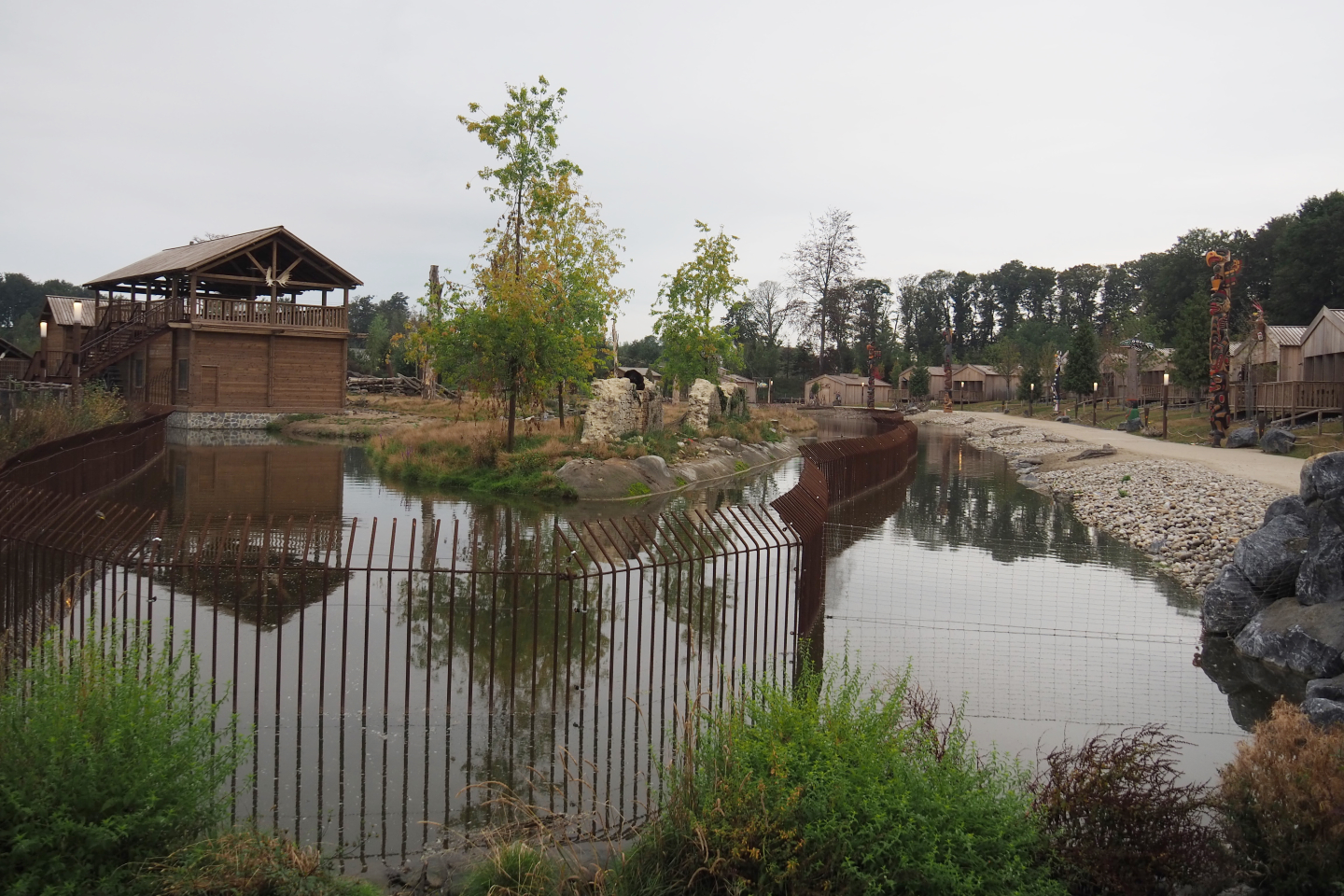 American black bear and Eurasian brown bear exhibit and Fallow deer and Native House area, 2020-09-03