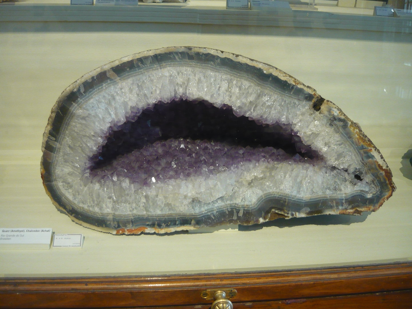 Amethyst, chalcedony (geode)