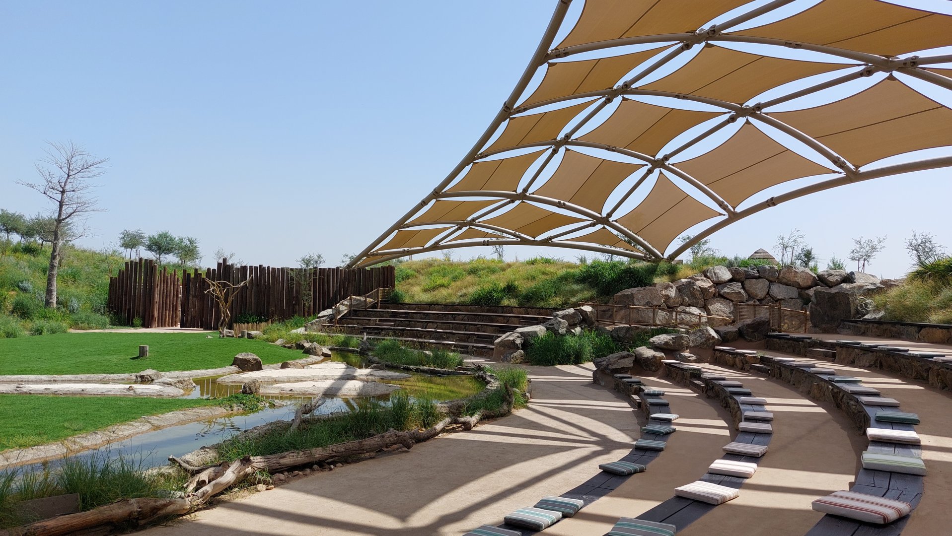 Amphitheatre for animal presentations