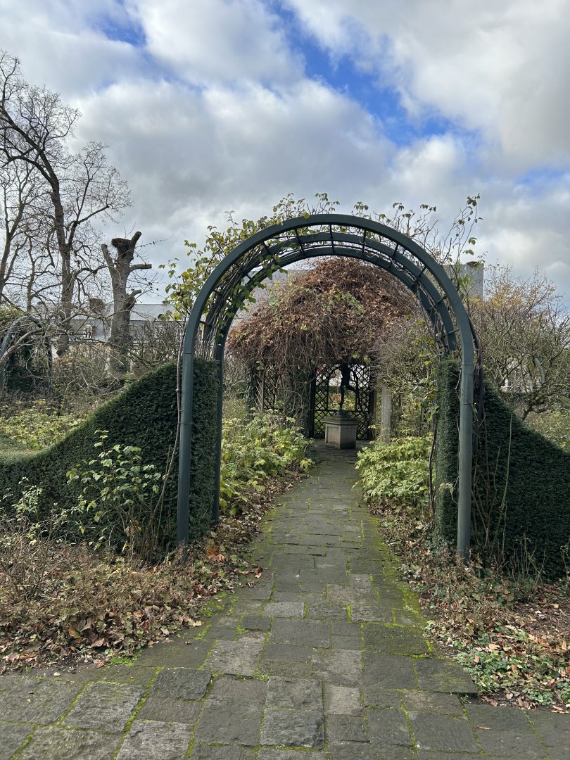 Andalusian garden arc