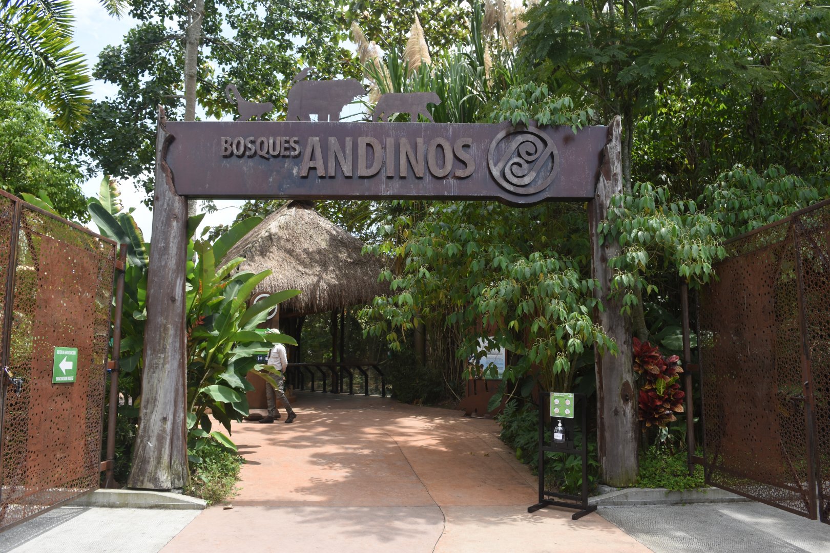 Andean forests area entrance
