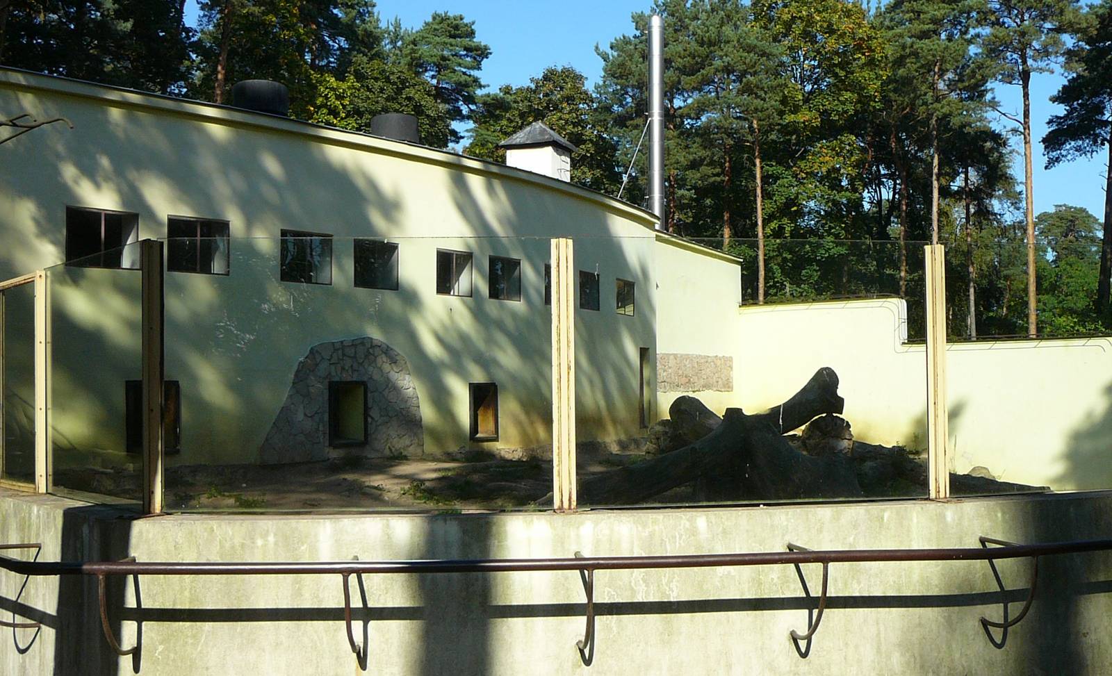 Angola lion enclosure