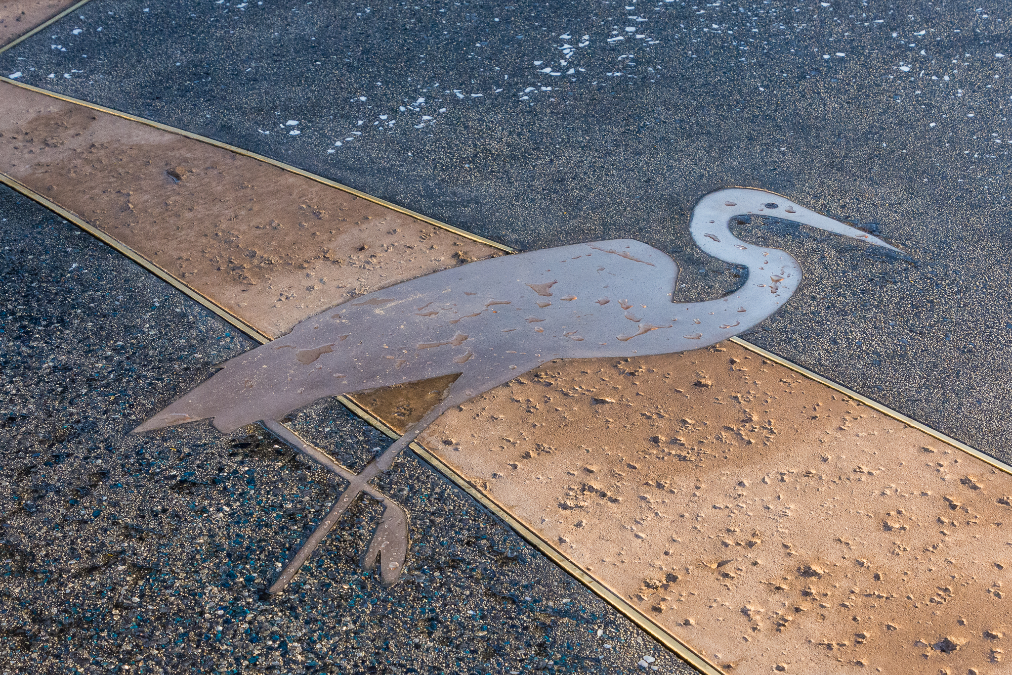 Animal decoration around the statue
