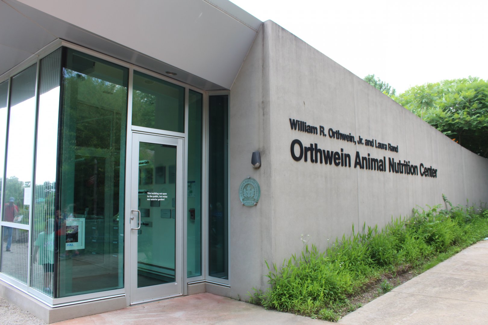 Animal Nutrition Center Hippo - Rivers Edge