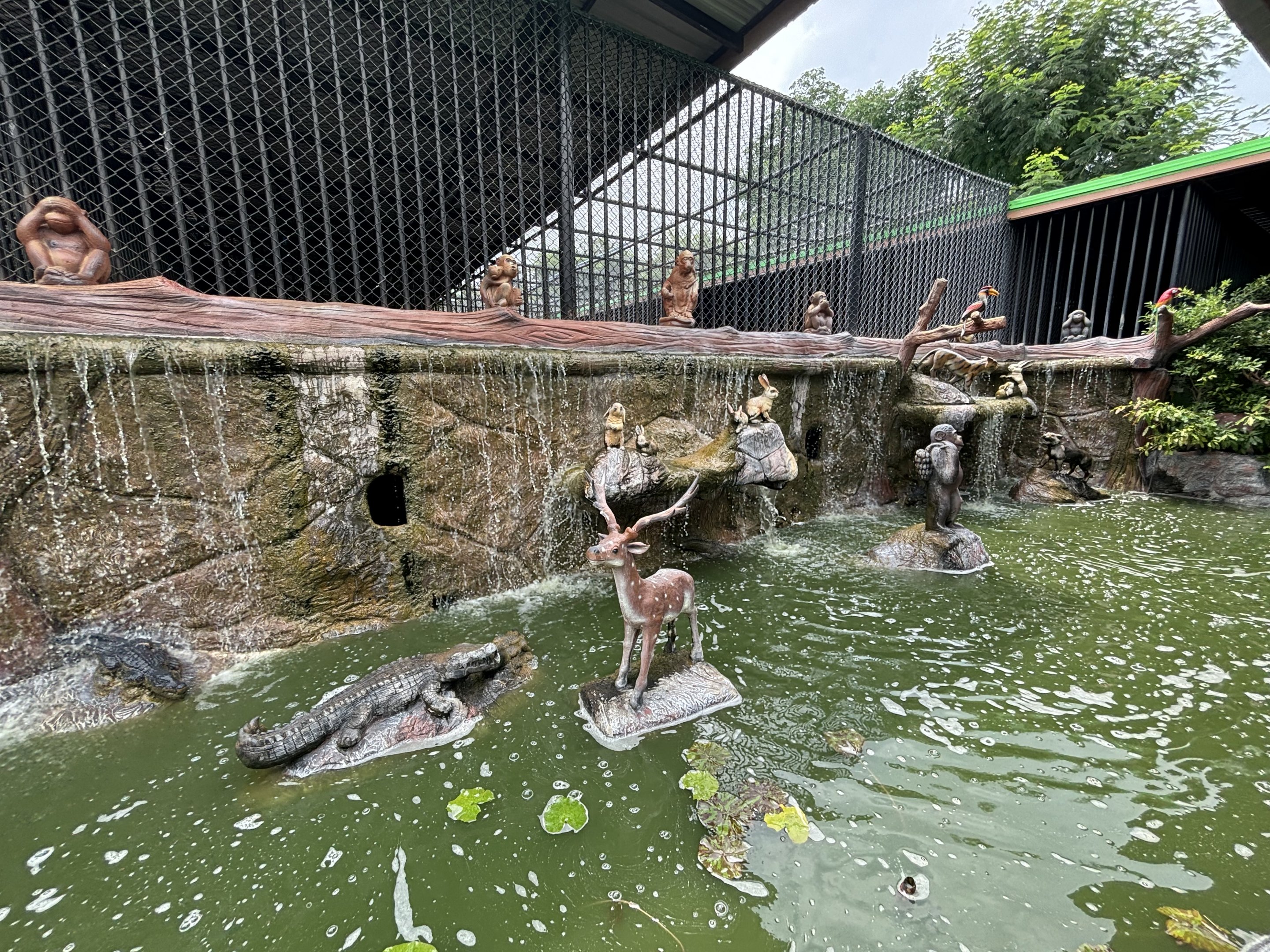 Animal Statue Pond Area - Lion Park